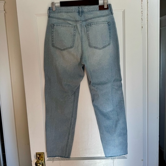 Hollister Light Blue High-Rise Mom Jeans - Picture 5 of 6